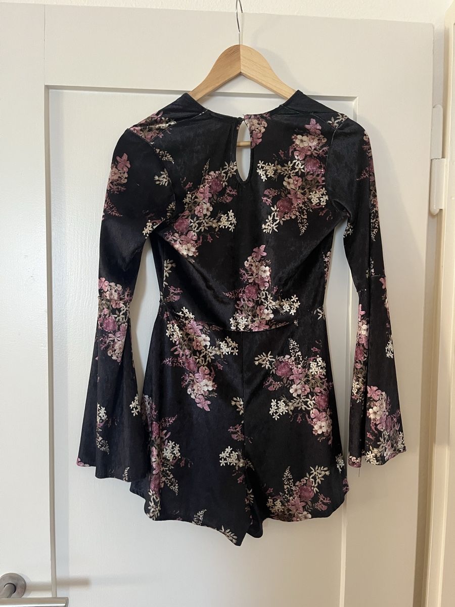 Pull&Bear Jumpsuits: Schwarzer Samt Jumpsuit Blumenmuster, Grösse S, Pull & Bear – D'occasion à Zürich par Brobin 1