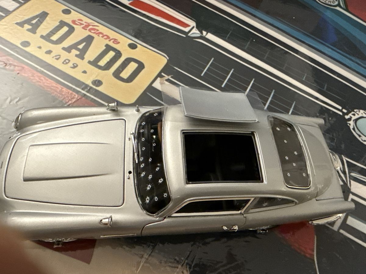 Aston Martin Modellini d'auto: Auto World Aston Martin James Bond – Nuovo (secondo la descrizione) da Basel venduto da Zomeg 9