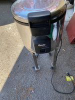 Autocuiseur à riz avec support roulettes en inox
