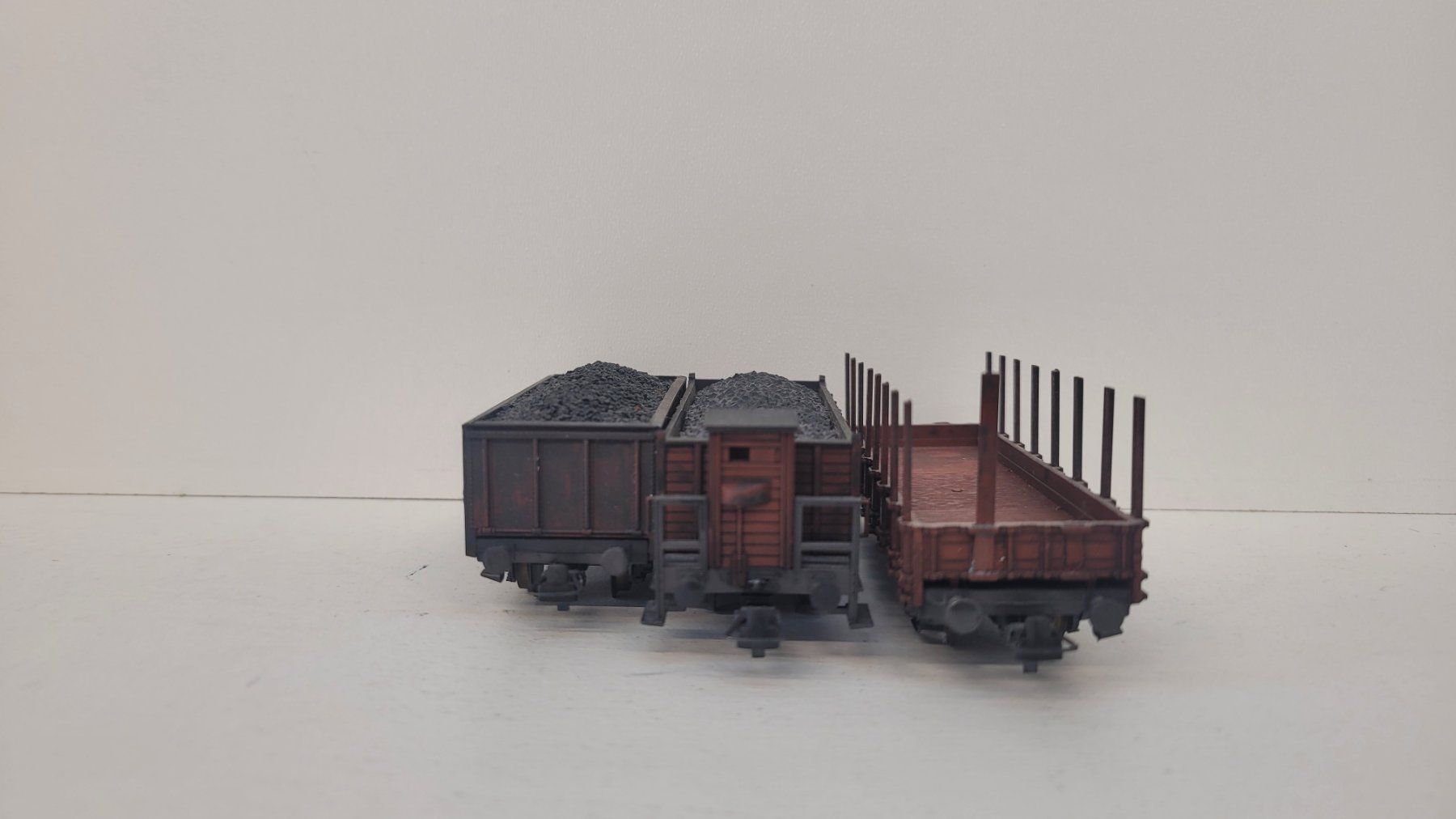 Roco Modellini di ferrovie: Spur H0, Roco, 2 achsige Güterwagen DB – Usato da Büsserach venduto da ModellbahnDepot 3