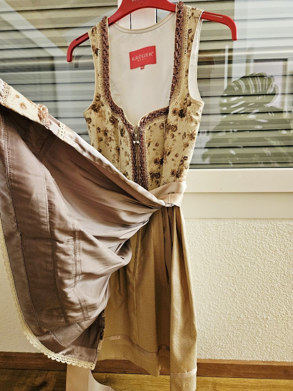 Krüger Vestiti: Dirndl von KRÜGER Gr. 30/32, Länge ca.92 – Nuovo (secondo la descrizione) da Rhäzüns venduto da inf_rcj7 1