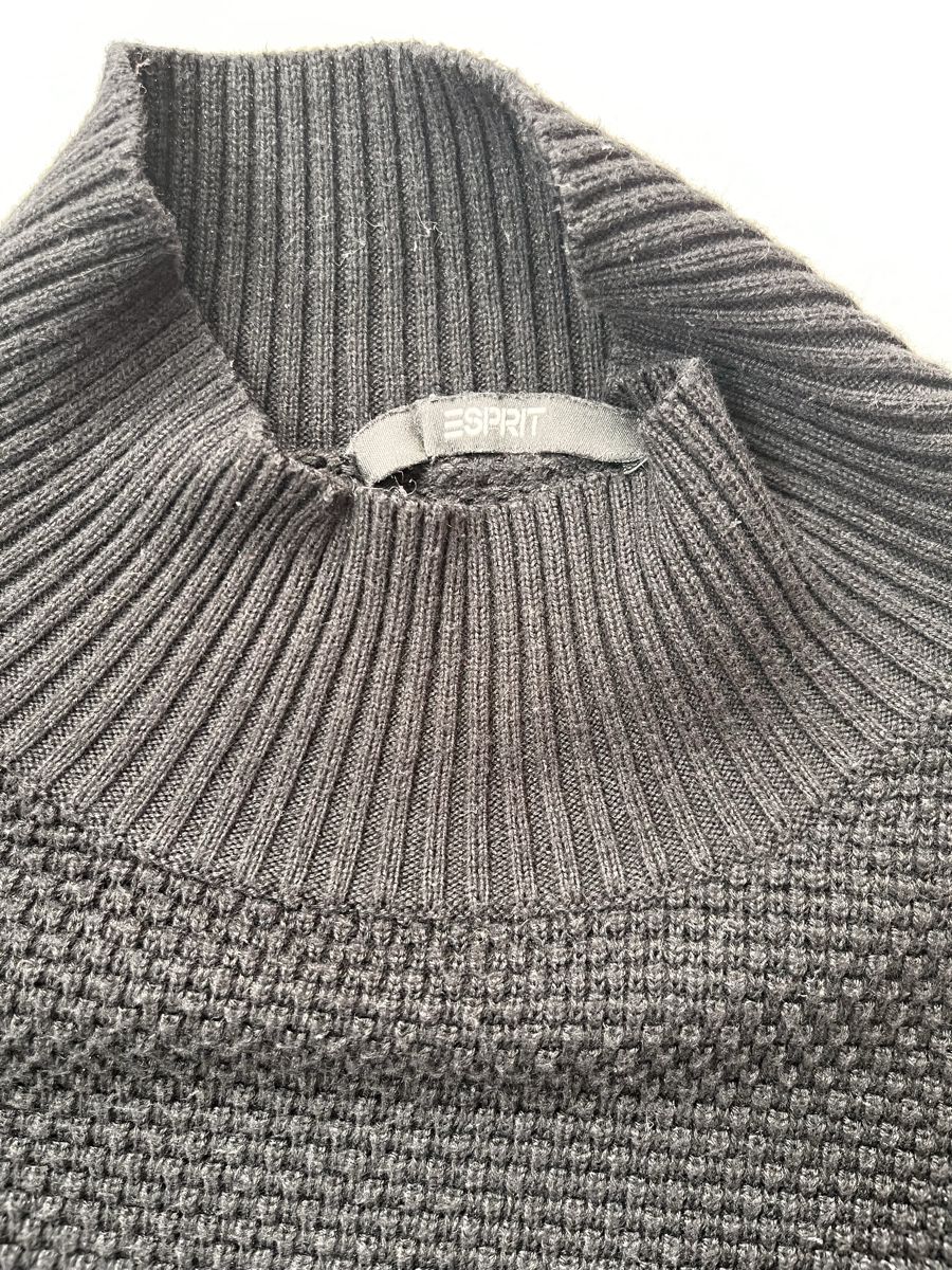 Esprit Pulls & Sweat-shirts: Pull Esprit noir manches bouffantes taille M – D'occasion à Romont FR par cat_j6ww 3