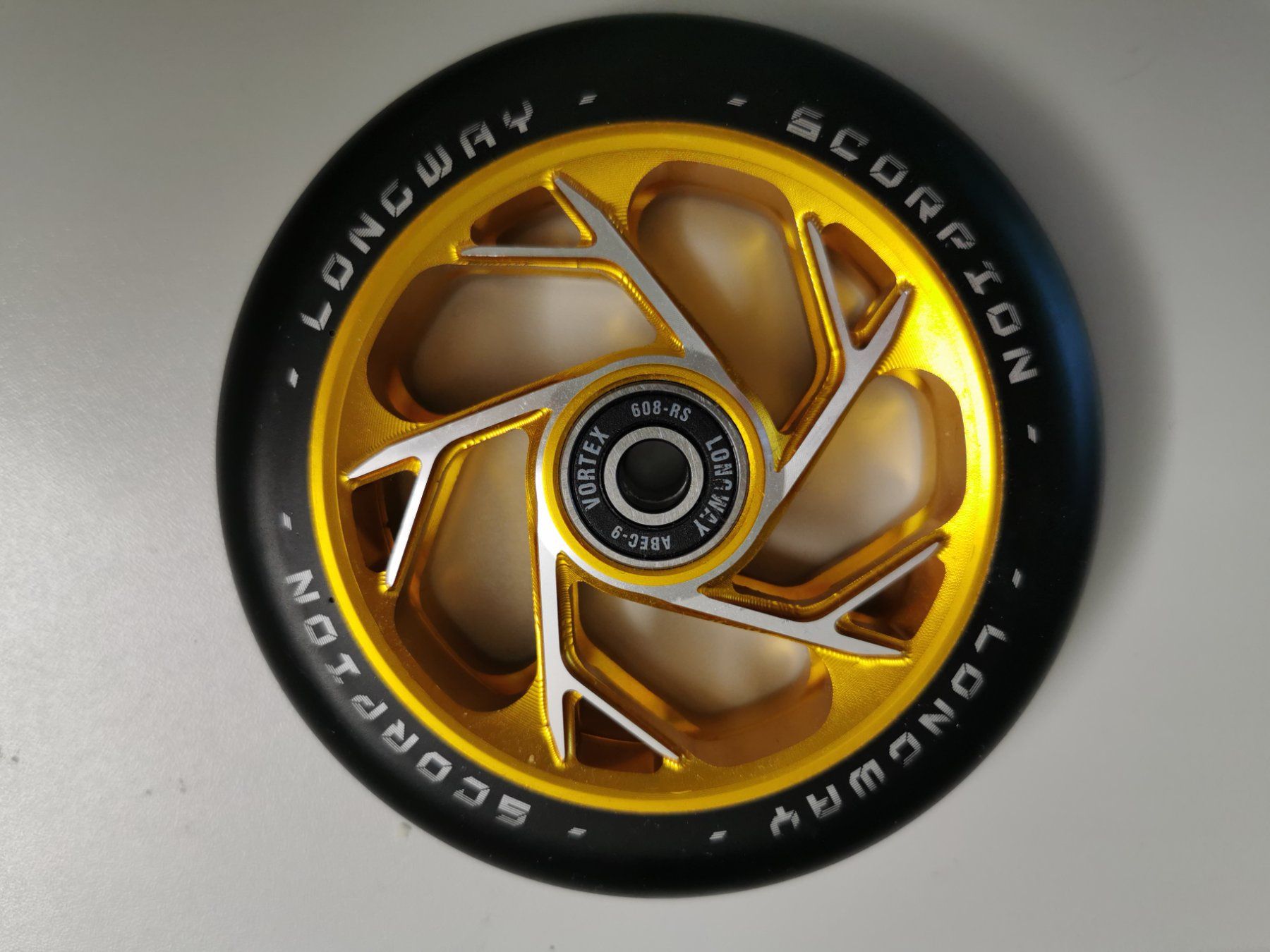 Kickboard: Scooter Wheel, 110mm, ABEC 9 – Neuf avec emballage d'origine à Pfäffikon ZH par Eichghost
