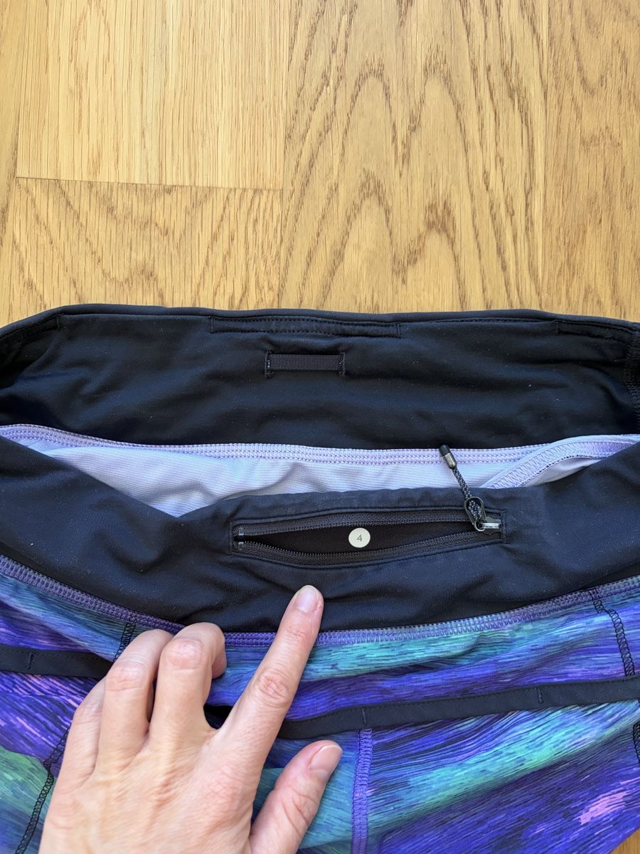 Lululemon Pantalons: Lululemon Laufshorts, Grösse 4 – D'occasion à Gelterkinden par spasibaia 3