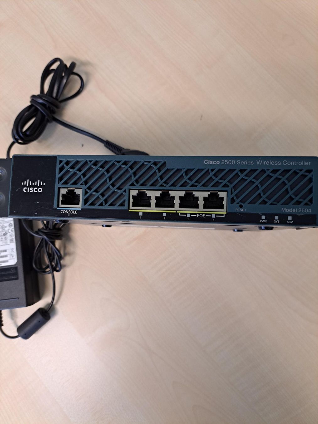 Cisco Modems & Router: Cisco 2504 Wireless LAN Controller – Gebraucht aus Rothenburg von Nbovavi