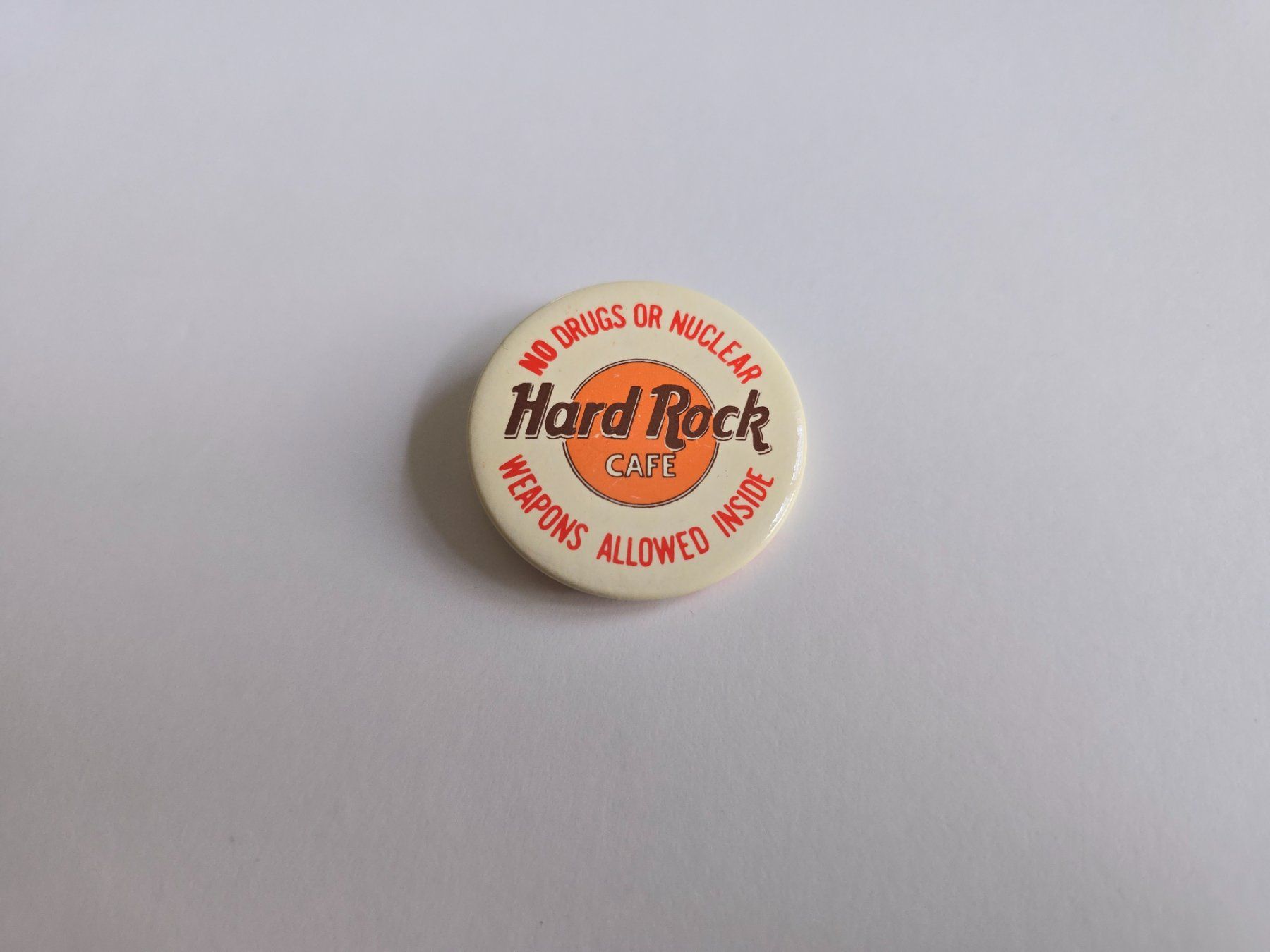 Placchette & Badge: Pin Hard Rock Cafe – Usato da Dättlikon venduto da Wundertuete_