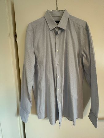 Elegantes Herrenhemd Hugo Boss, hellblau in Grösse 43/17