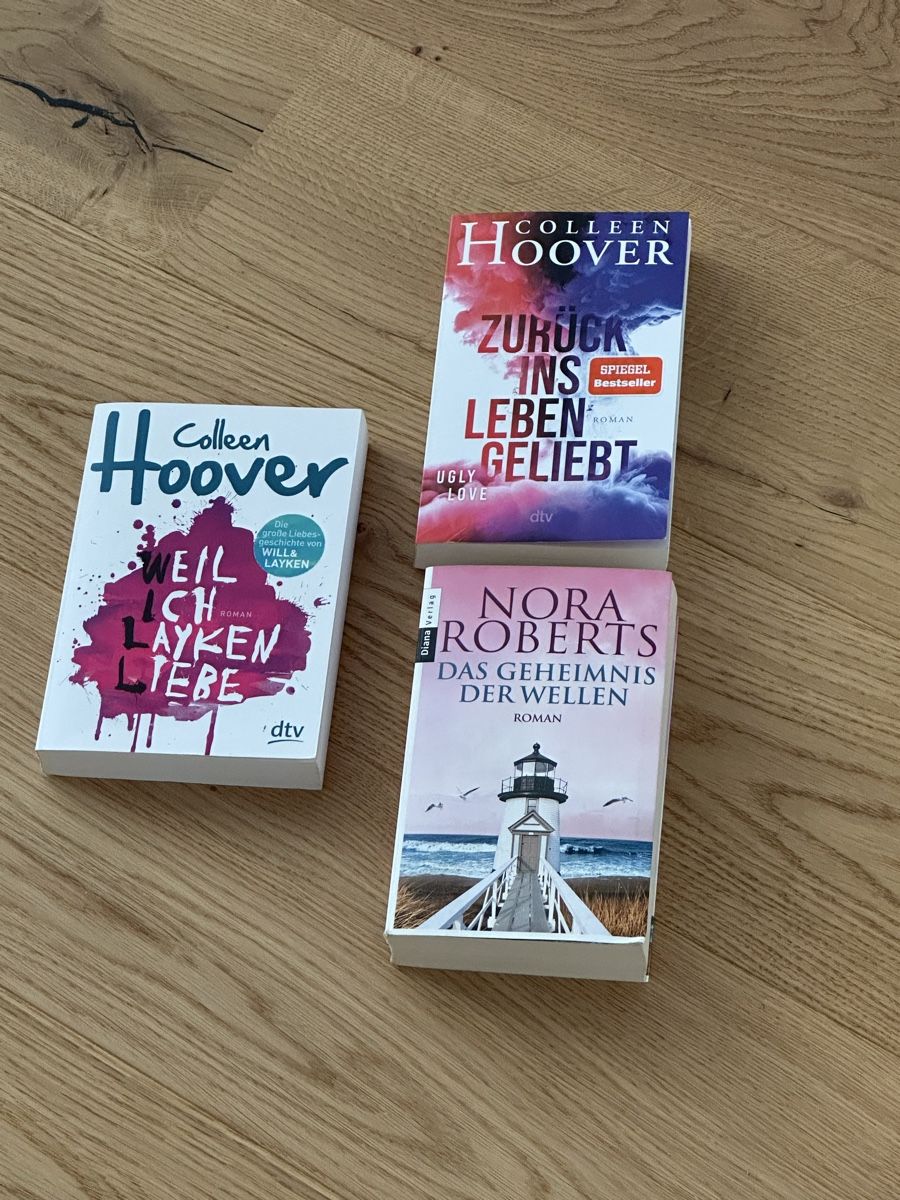 Bücher: Colleen Hoover und Nora Roberts – Gebraucht aus Muri AG von LON2o11