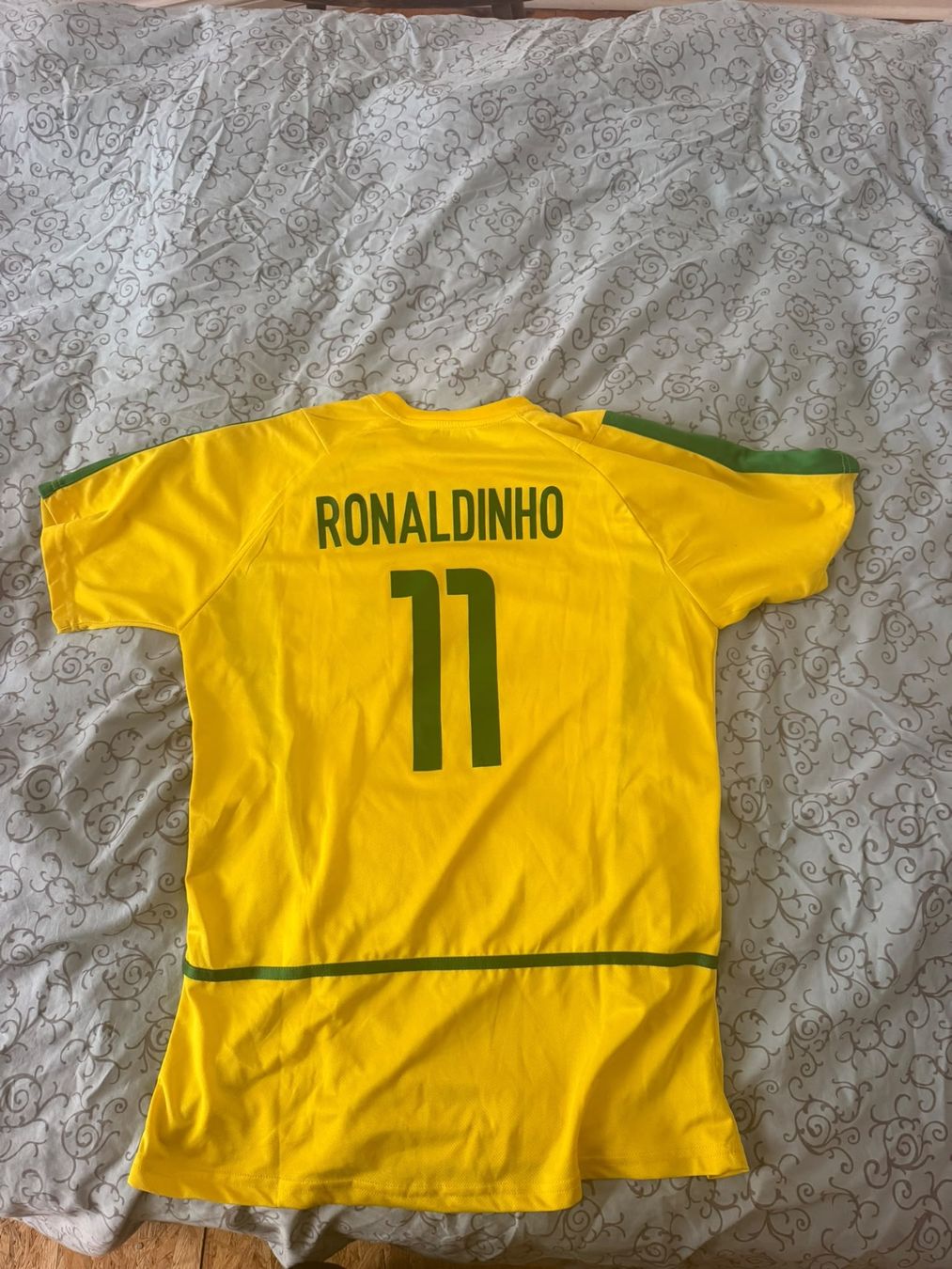 Nike Leibchen & Hosen: Brazil Ronaldinho Jersey – Gebraucht aus Zollikerberg von fin_5lzz 1