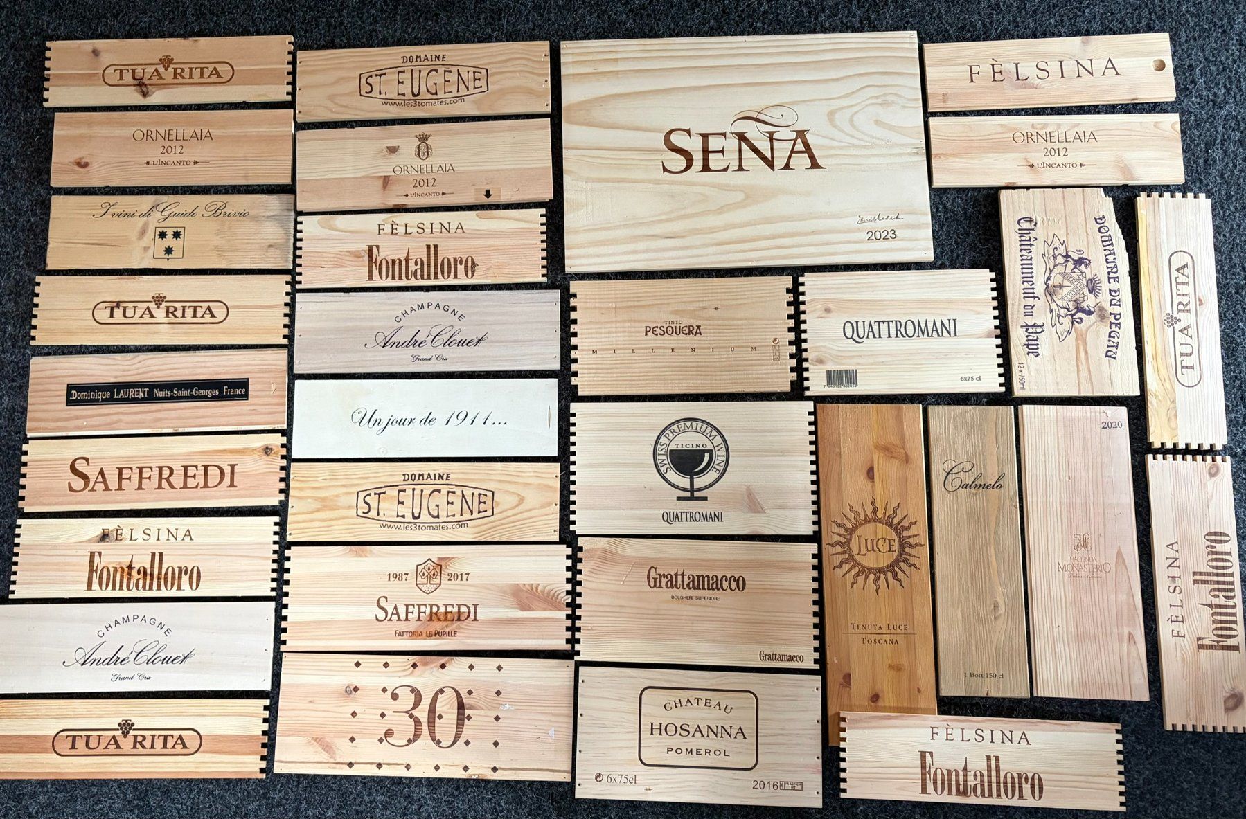 Articoli in legno: 32 Weinkisten-Holzbrettli – Usato da Brunnen venduto da Artemis53