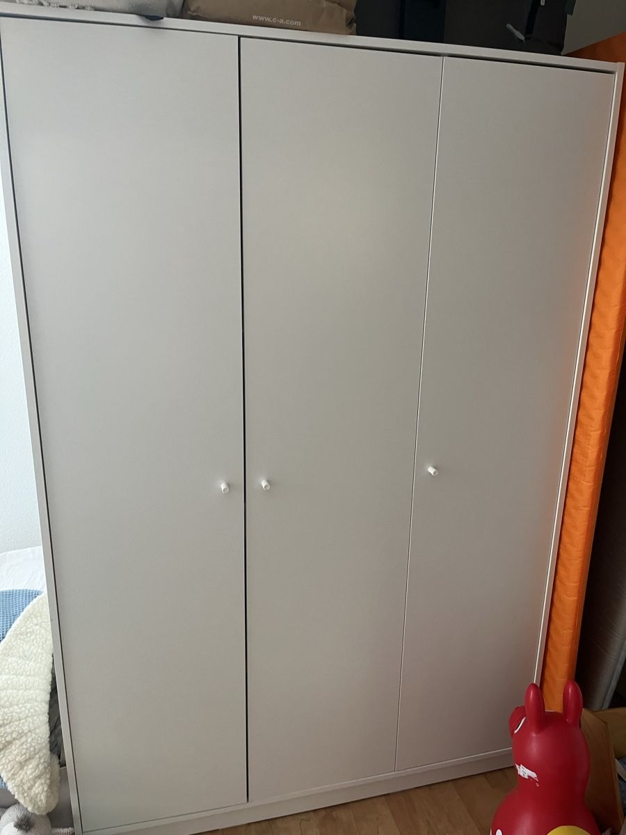 Ikea Armoires: Kleiderschrank 176x118x55 – D'occasion à Oberkirch LU par AnBa23