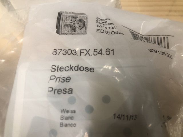 Spine: Elektro-Abdeckplatten, Rahmen, Steckdosen und Schalter – Usato da Röschenz venduto da Prydwynn 2