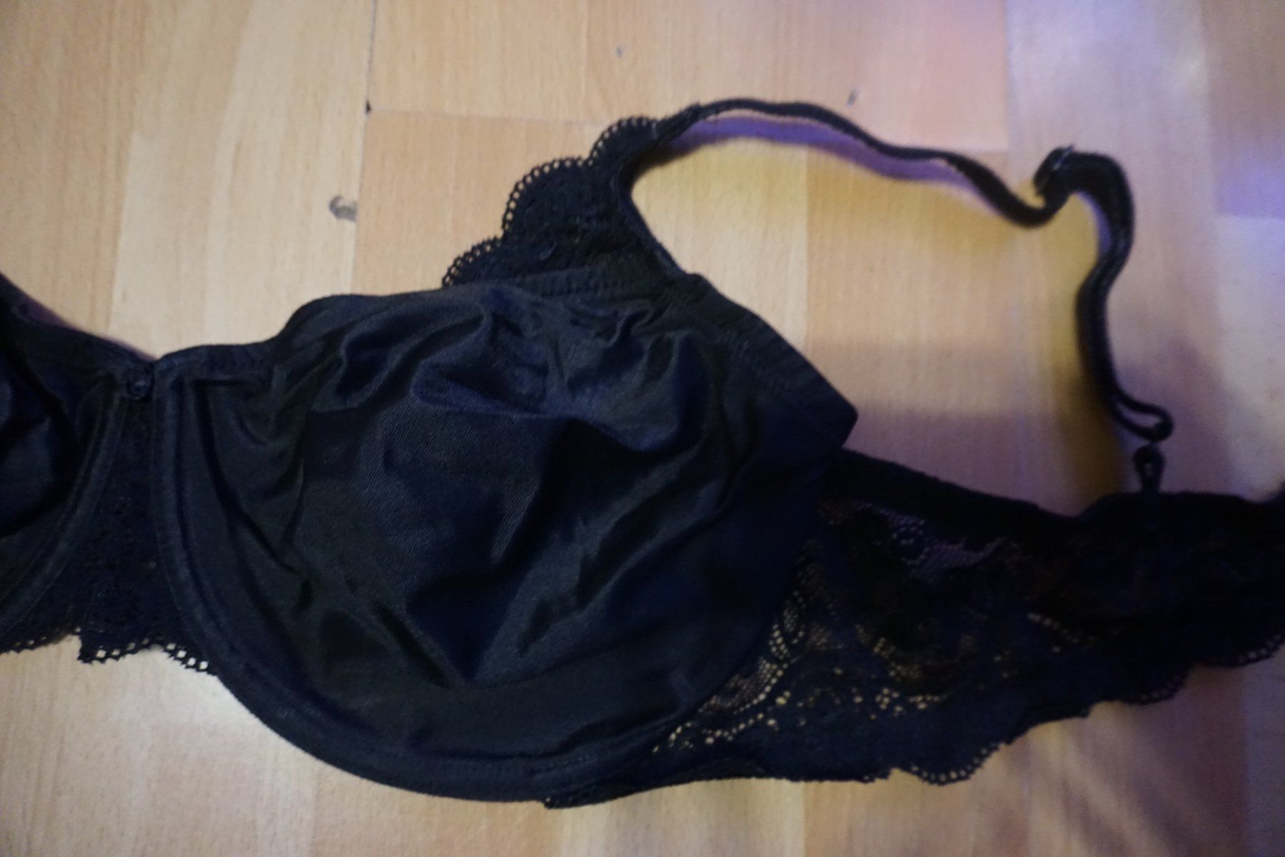 Triumph Altra biancheria intima: Schwarzer BH mit Spitze von Triumph, Grösse 90C – Usato da Zürich venduto da einalemjena 2
