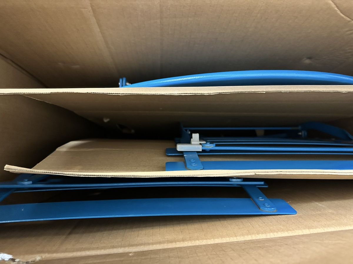 Set di tavolo e panche: Tables and chairs Balcony Set – Usato da Genève venduto da DeepPurple2020 5
