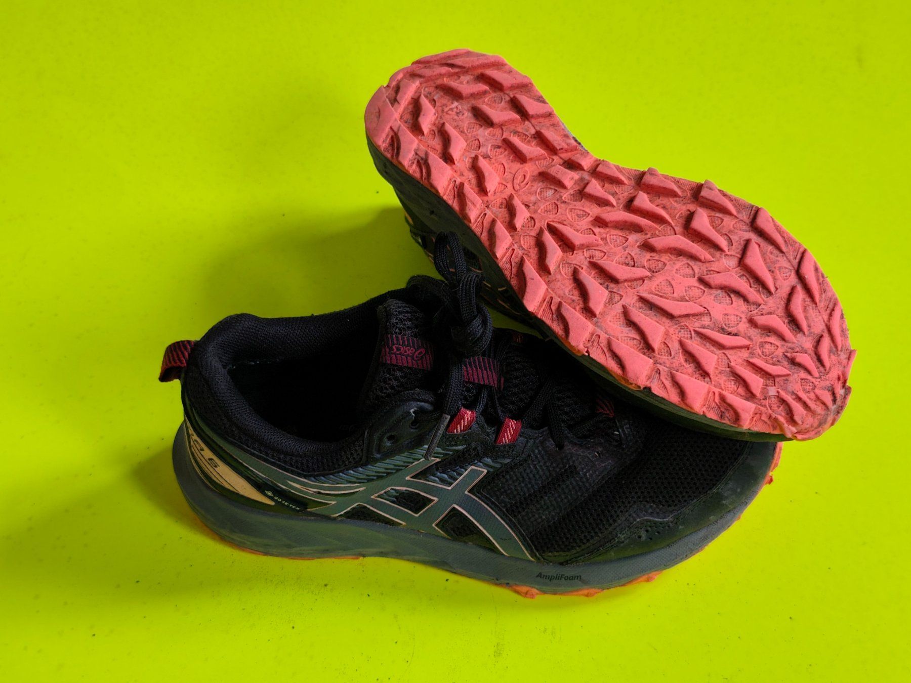Asics Scarpe da donna: Asics chaussures de running – Usato da Delémont venduto da antioque 1