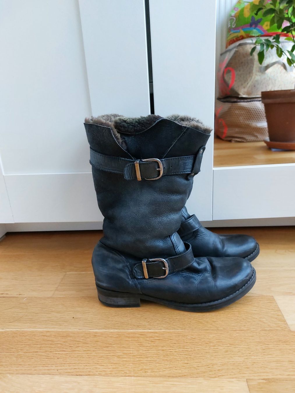 Scarpe da donna: Jolies bottes fourrées en cuir Taille 37 hyper confortables – Usato da Ostermundigen venduto da jul_7t8v 1