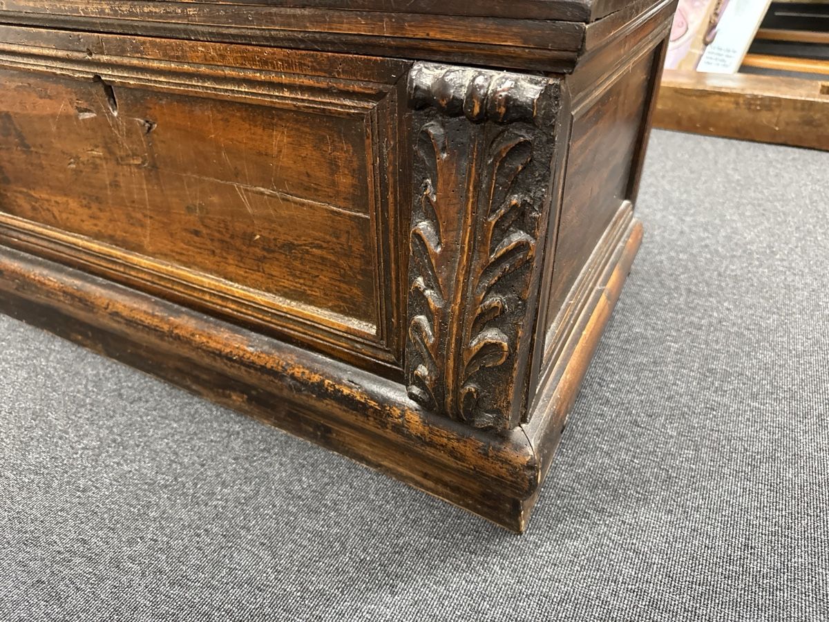Cassapanche: Kleine Renaissance Truhe – Usato da Gossau SG venduto da Liq-Gossau 1