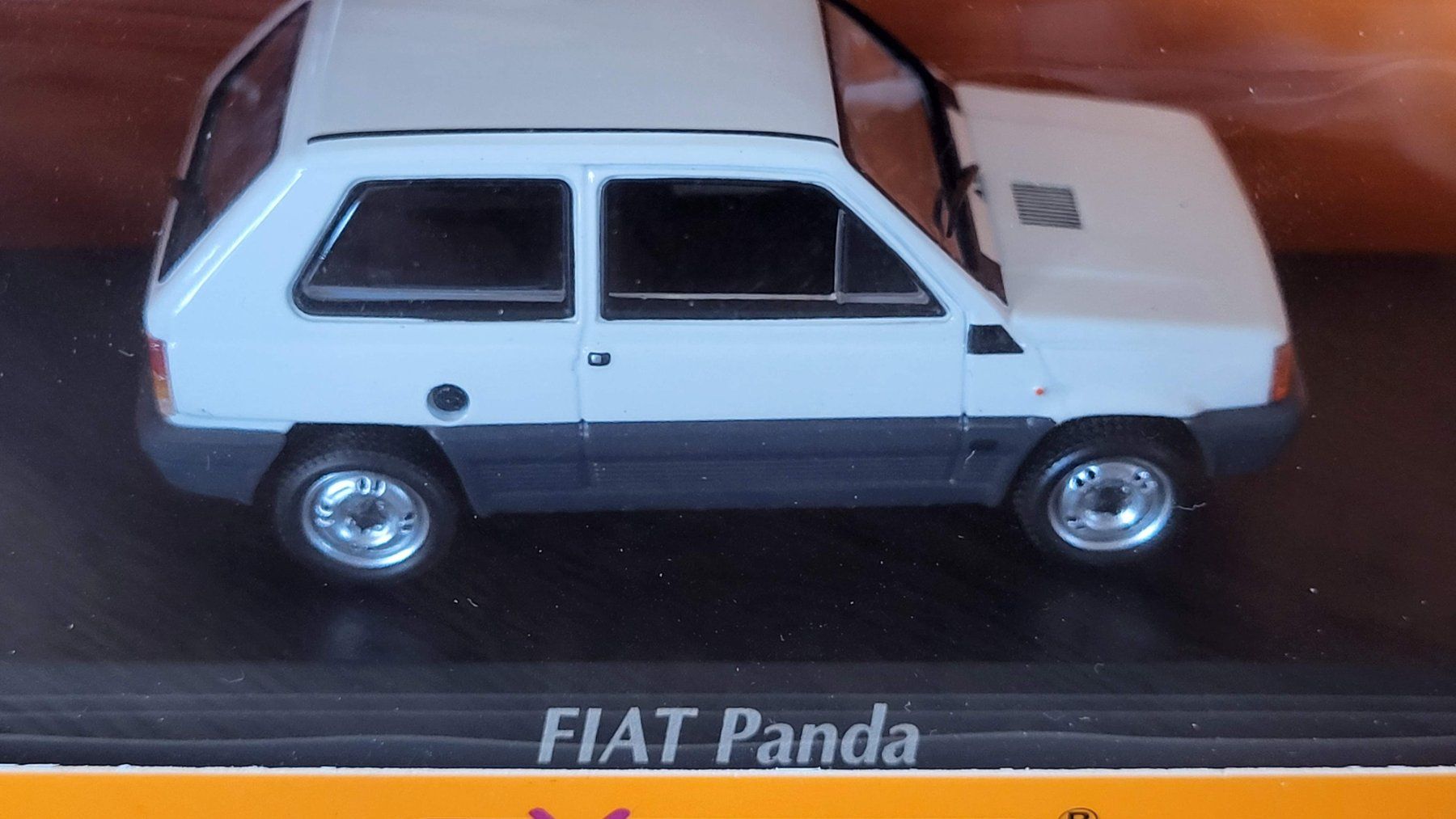 Modellini d'auto: Fiat Panda 1:43 Maxichamps – Usato da Rothrist venduto da Juana5 1