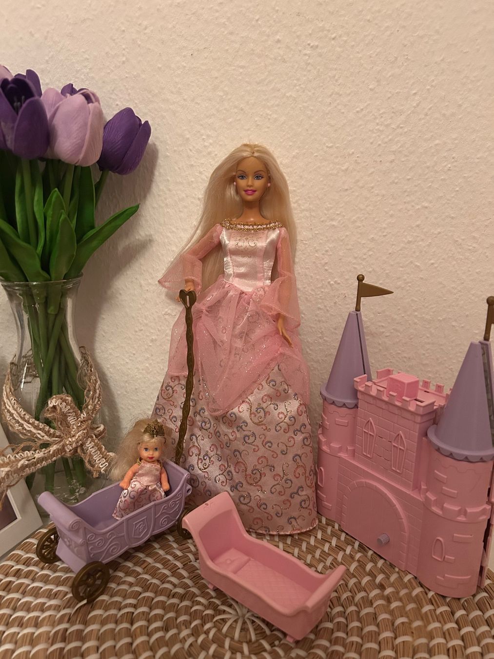 Poupées: Barbie Princesse avec chateau – D'occasion à Villeneuve VD par sge_7fbm