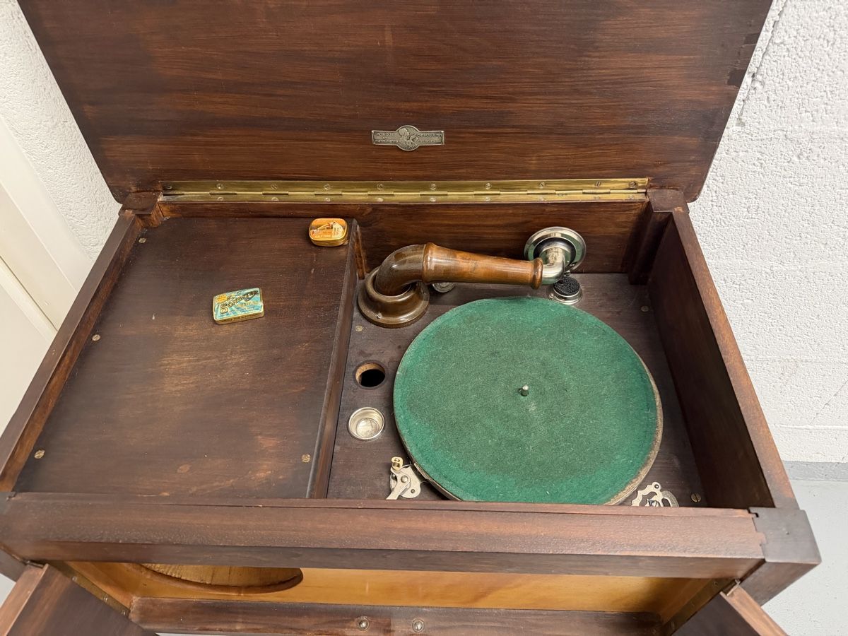 Giradischi: Ancien gramophone – Usato da Botyre (Ayent) venduto da Claude-EvelyneS 3