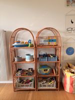 Schönes Regal aus Rattan