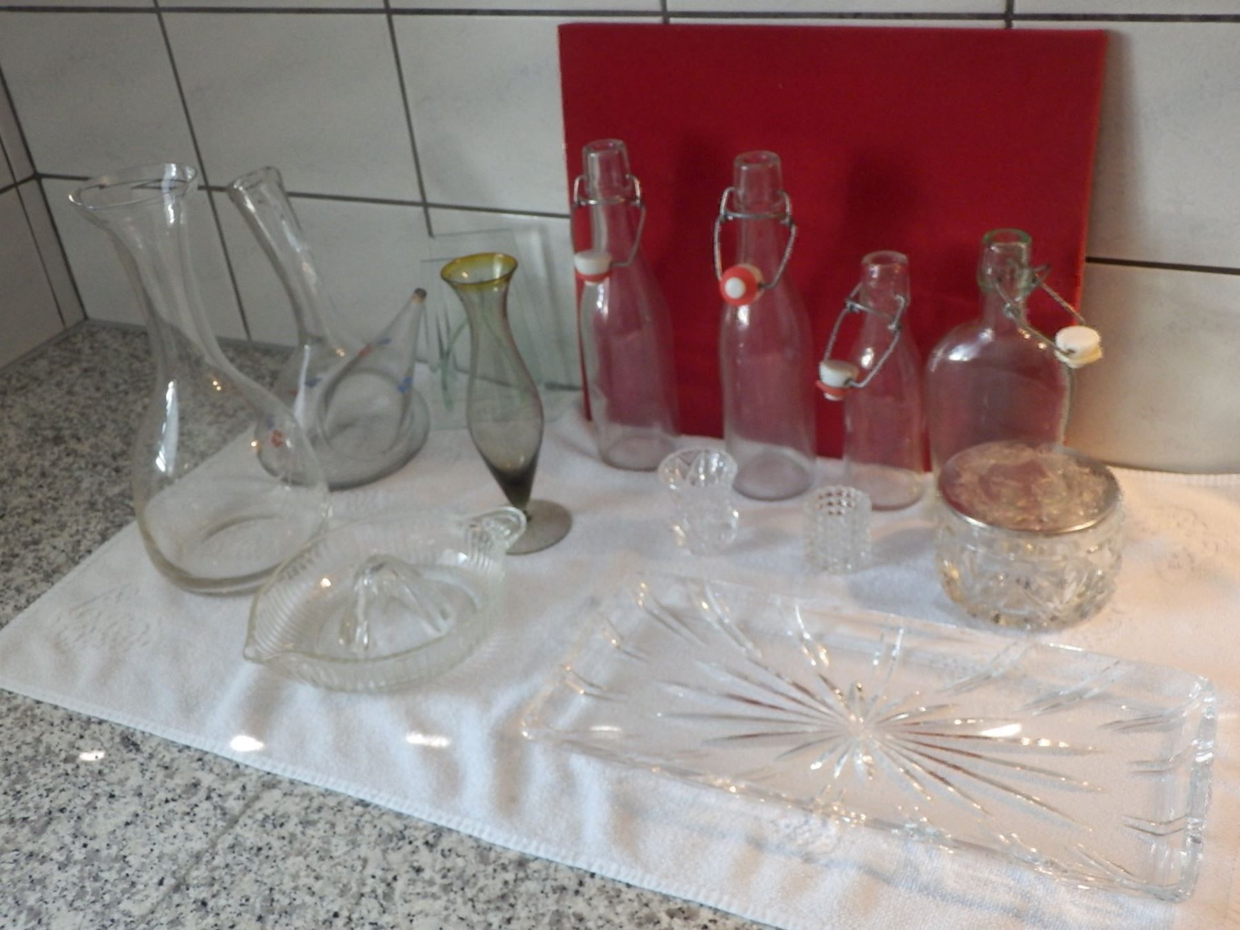 Caraffe: Lot Glaswaren, Karaffen, Flaschen, Vasen – Usato da Ueberstorf venduto da dinbau