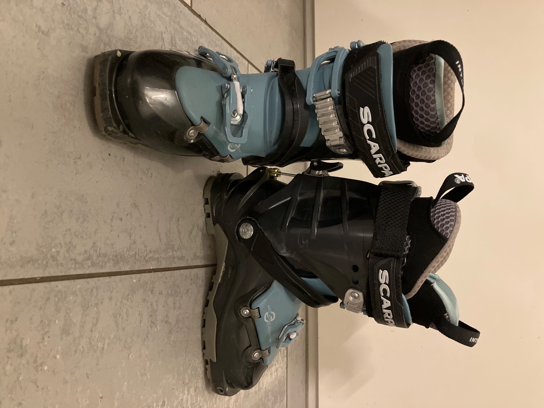 Scarpa Scarpe da uomo: Scarpa Vektor Gr. 22.5 – Usato da Richterswil venduto da isa_sxj2