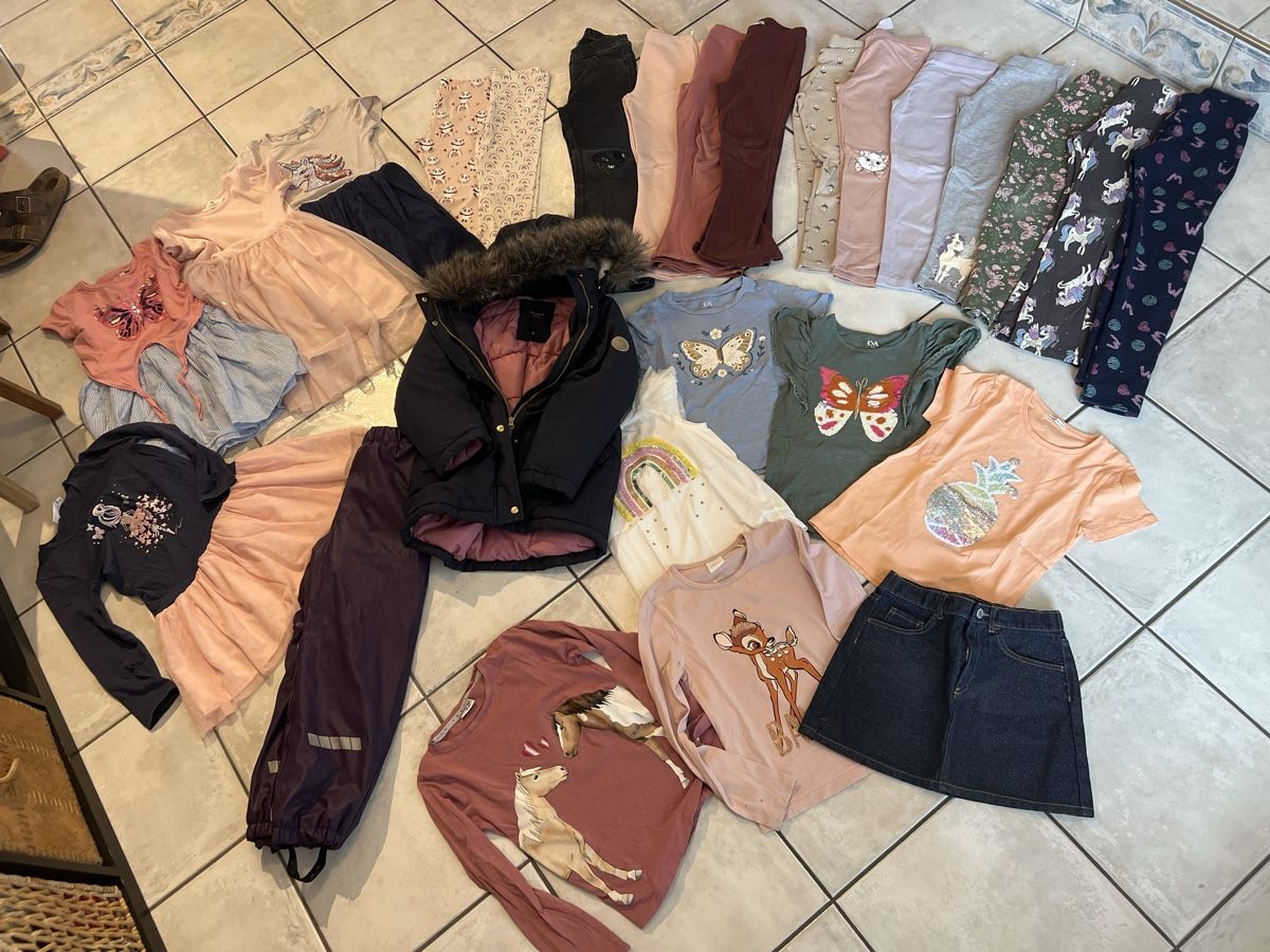 Kleiderpakete & -sets: Kleiderpaket Grösse 128 – Gebraucht aus Zufikon von luuuzi