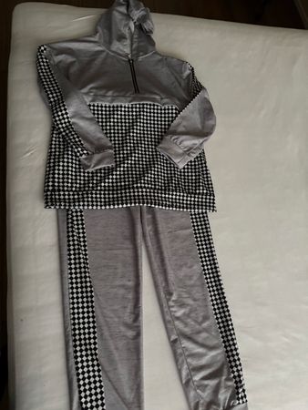 Modischer Jogginganzug mit Karo-Muster, Grösse M/38 Top