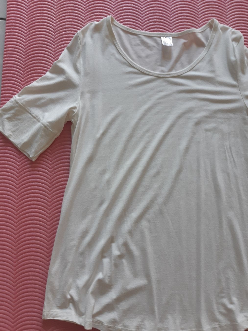 T-shirt: T- shirt – Nuovo (secondo la descrizione) da Marly venduto da schnibu2