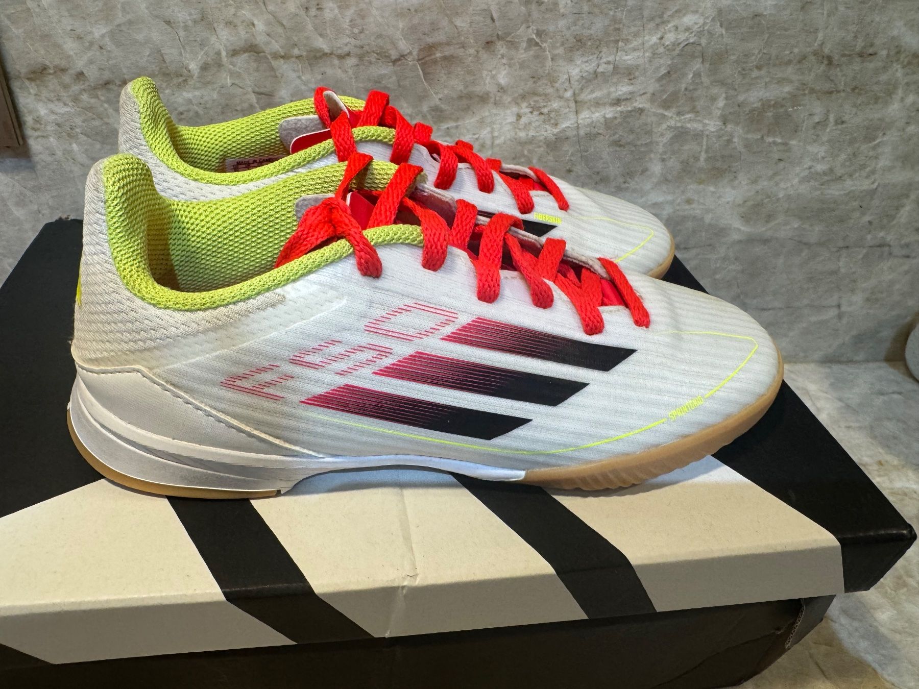 Adidas Schuhe für Jungen: Adidas crampons  T33 – Gebraucht aus Conches von chn_hgl6 6