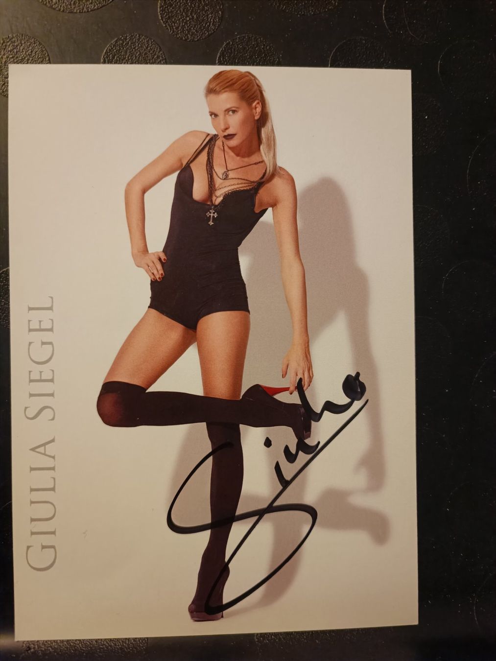 Autografi: Giulia Siegel - signierte Autogrammkarte – Usato da Menziken venduto da Artographs