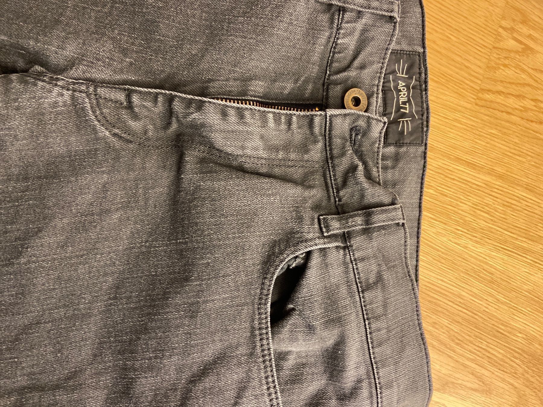 Jeans: April 77 Jeans Schwarz 29 – Gebraucht aus Zollikerberg von Boston1981 1
