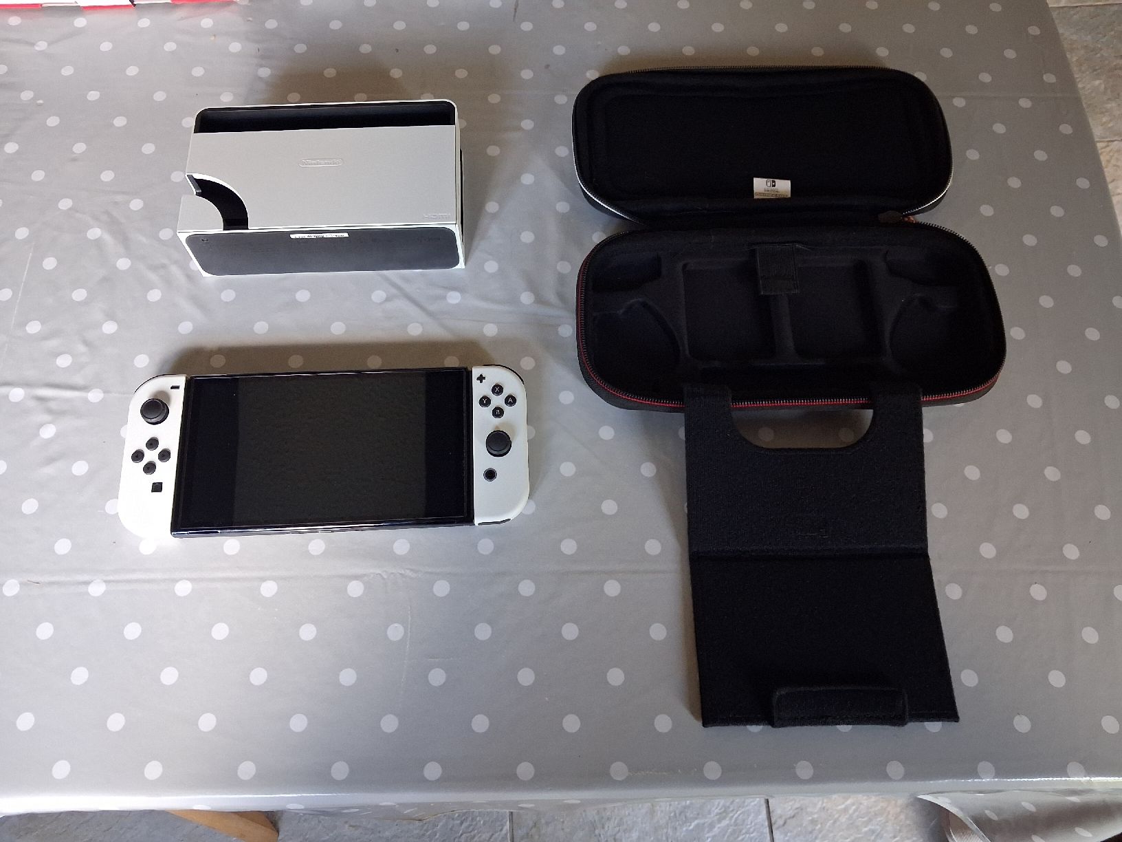 Nintendo Consoles: Nintendo switch oled – D'occasion à Mayens-De-Chamoson par arvine29 1