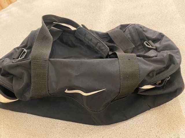 Nike Borse: Nike Sporttasche, schwarz – Usato da Flawil venduto da Autumn8