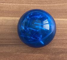 blauer Ball mit "Innenleben"