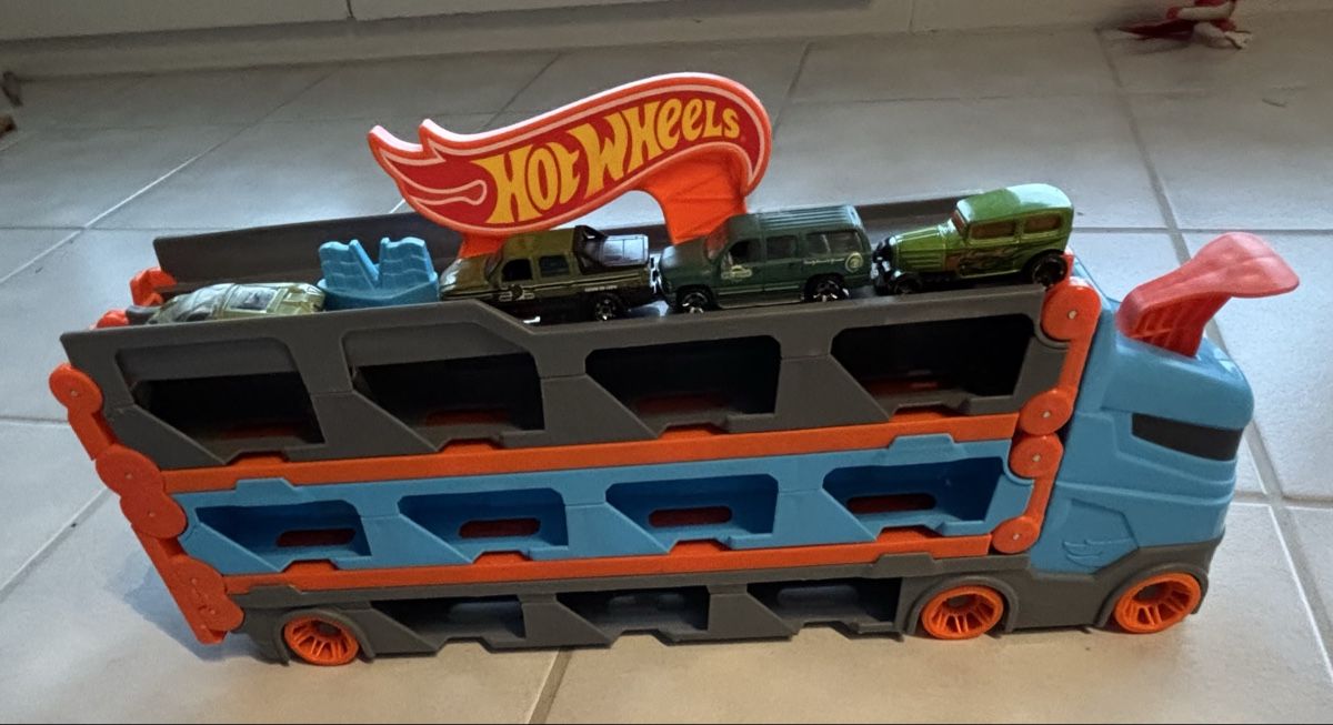 Hot Wheels Giocattoli: Hot Wheels Rennlastwagen – Usato da Nottwil venduto da Roethel
