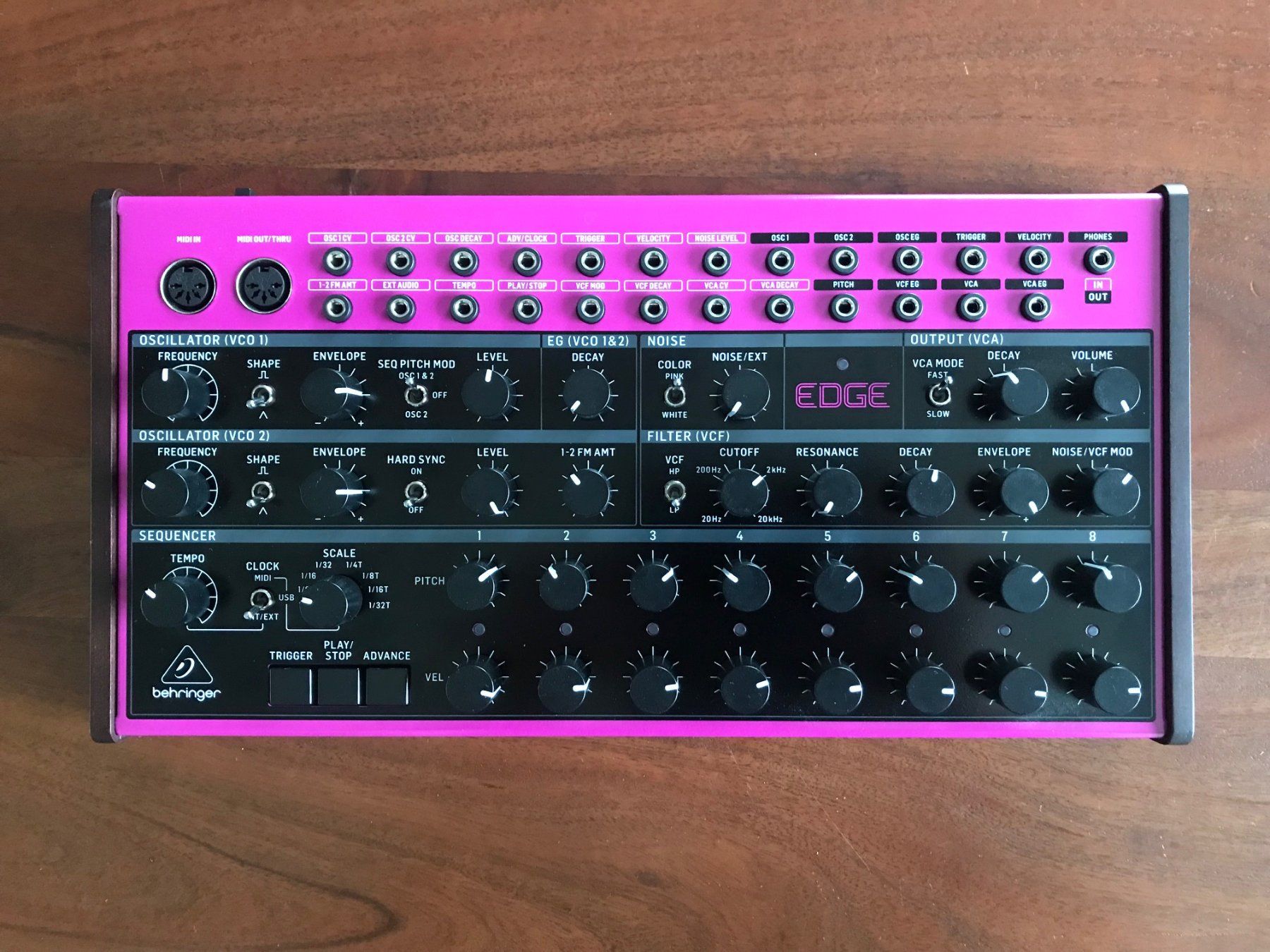Behringer Musikinstrumente: Behringer Edge - analogue drum synthetiser – Neu (gemäss Beschreibung) aus Cheyres von