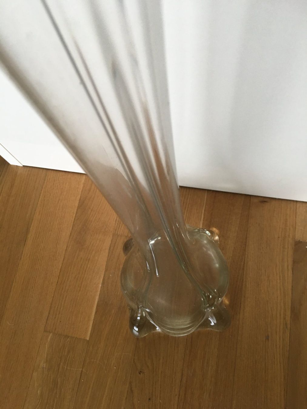 Vasen & Gefässe: spezielle hohe Bodenvase aus Glas – Gebraucht aus Liestal von point2018 4