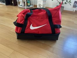 Nike Sporttasche, rot-schwarz, Top Zustand, viel Platz!