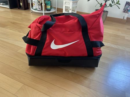 Nike Sporttasche, rot-schwarz, Top Zustand, viel Platz!