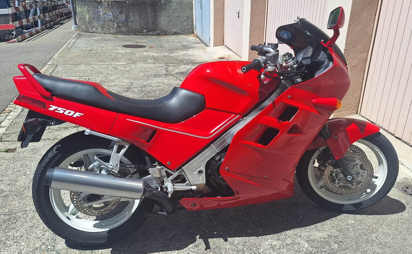 Honda Strada: Honda VFR 750F RC24 – Usato da Zürich venduto da irokoecommerce