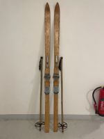 Ski (Nr. 8), Ski in top Zustand mit starken Stöcken