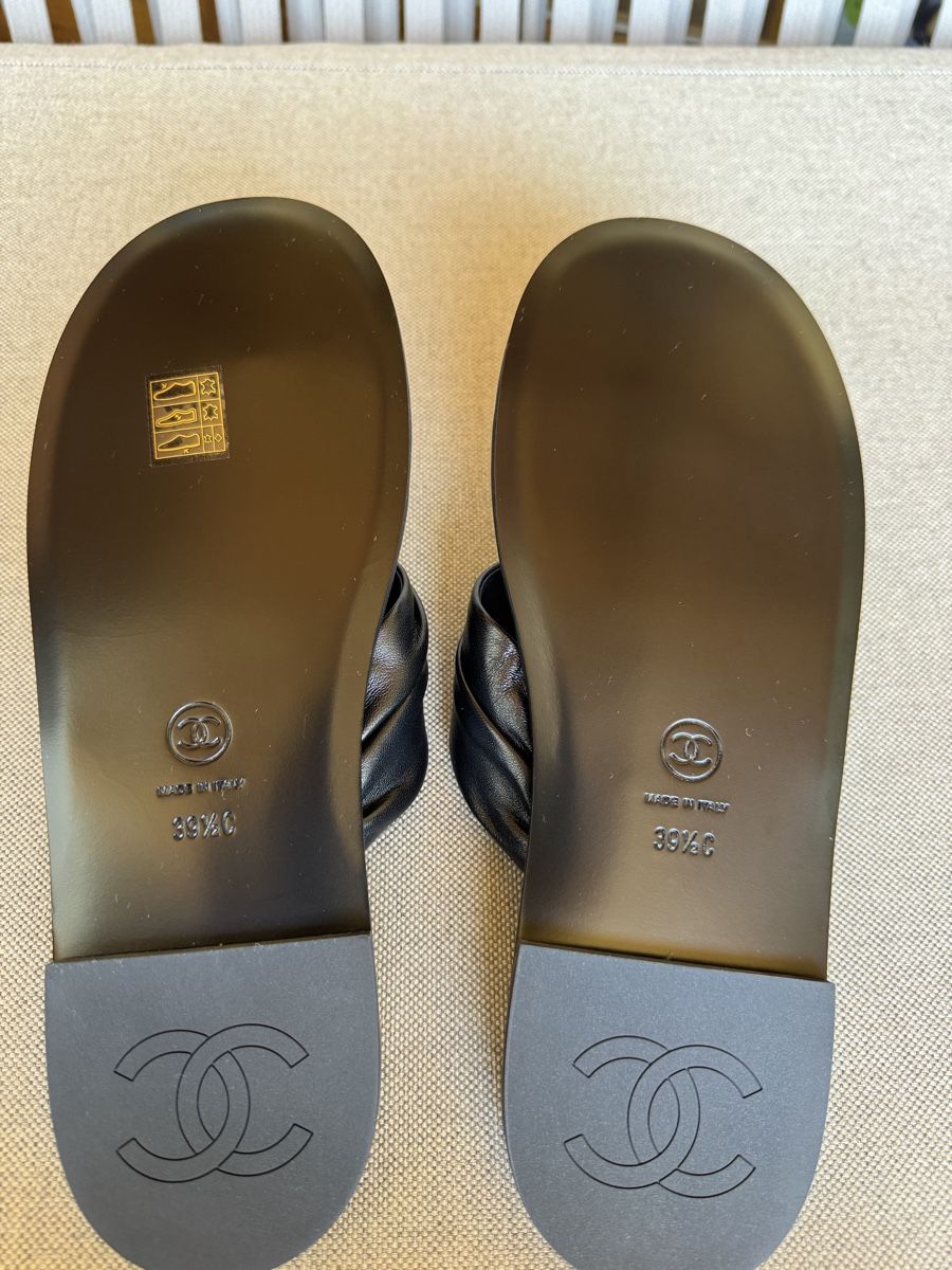 Chanel Scarpe da donna: New Chanel flip-flops – Nuovo e nell'imballaggio originale da Fully venduto da Fashion_Mania 1