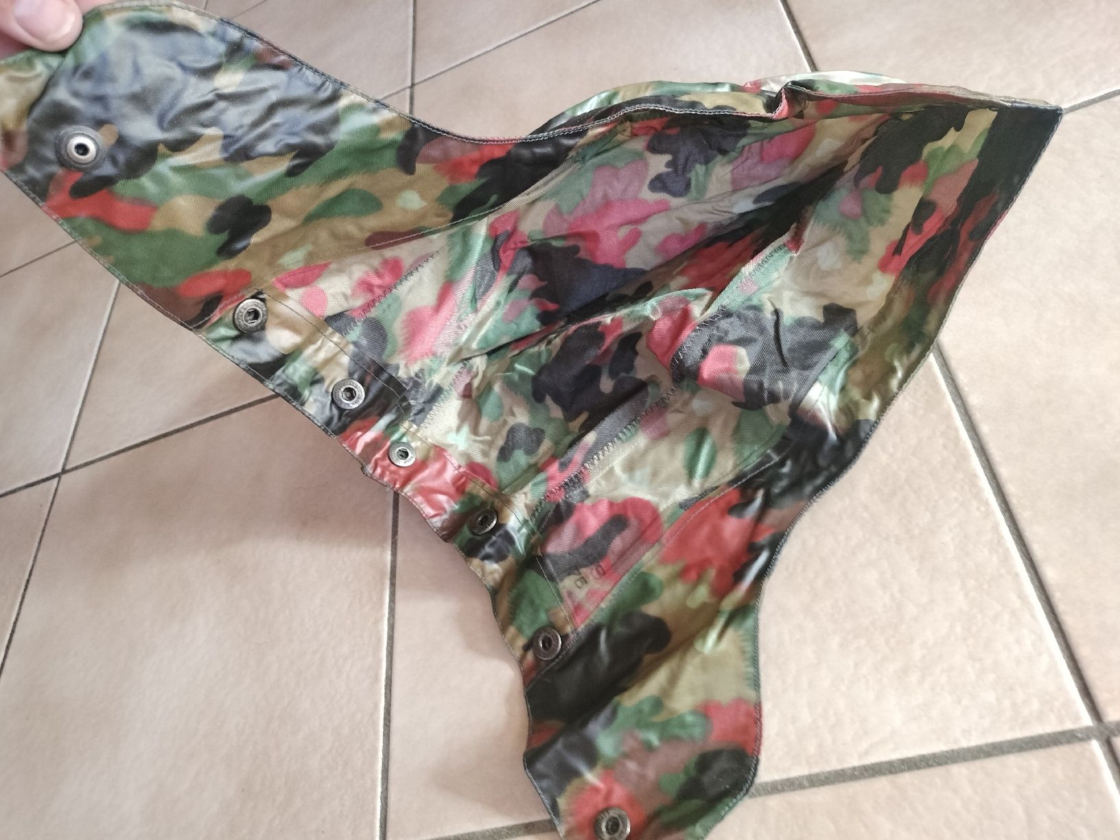 Schweizer Armee Uniformi: Armee Militär Tarn Regenschutz Kapuze – Usato da Schwanden Sigrisw venduto da cadieux71 1
