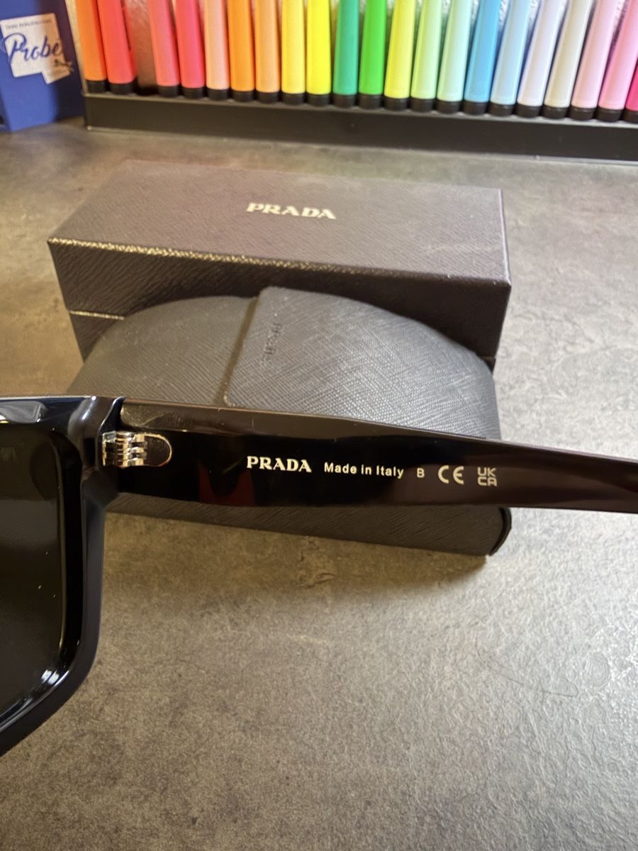 Prada Occhiali & Lenti: Prada schwarze Sonnenbrille – Nuovo (secondo la descrizione) da Herisau venduto da ogkosta 5