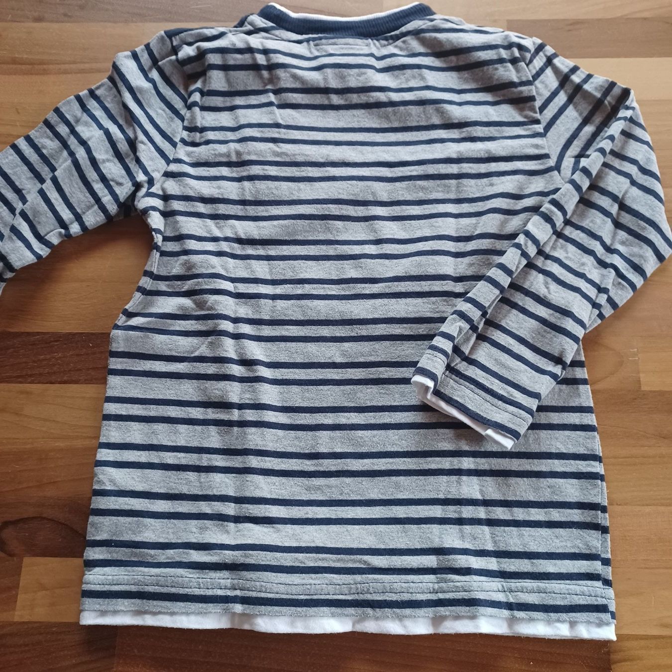 Maglioni & Felpe: Schönes Sweatshirt, Grösse 116 – Usato da Niederscherli venduto da 20sydney02 1
