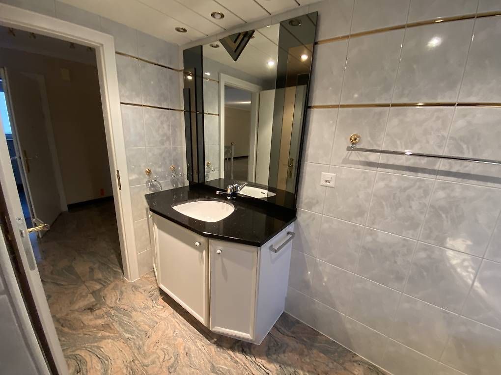 Mobili per bagno: Badezimmer Möbeln mit Spiegel  – Usato da Zürich venduto da odar66 1