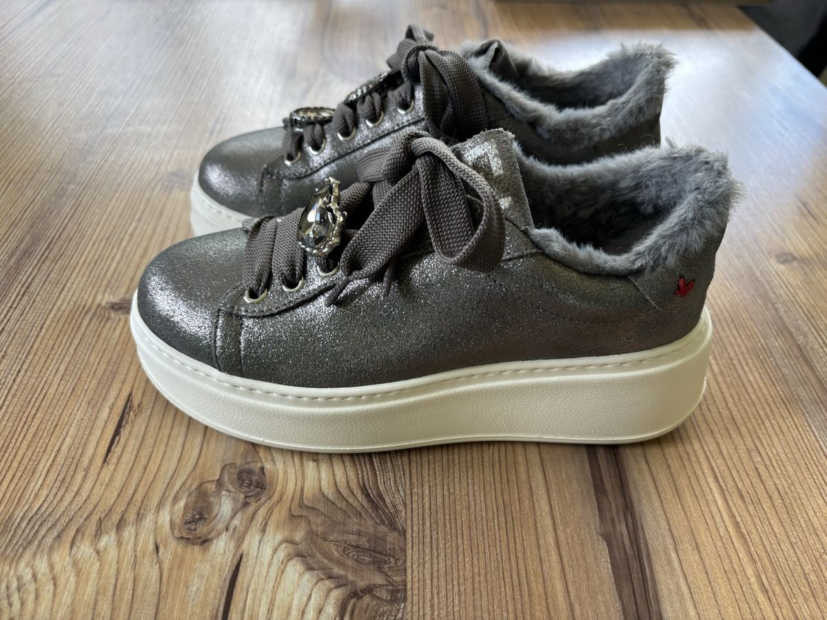 Damenschuhe: Gio + Sneaker mit Fellbesatz & Schmuck, Gr. 36! – Gebraucht aus Grindelwald von ricarda1970 3