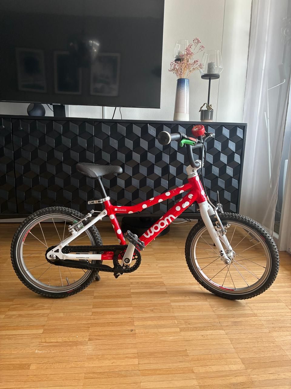 Woom Vélos: Mickey mouse Woom 3 Kindervelo  – D'occasion à Wallisellen par Chic_Living 1